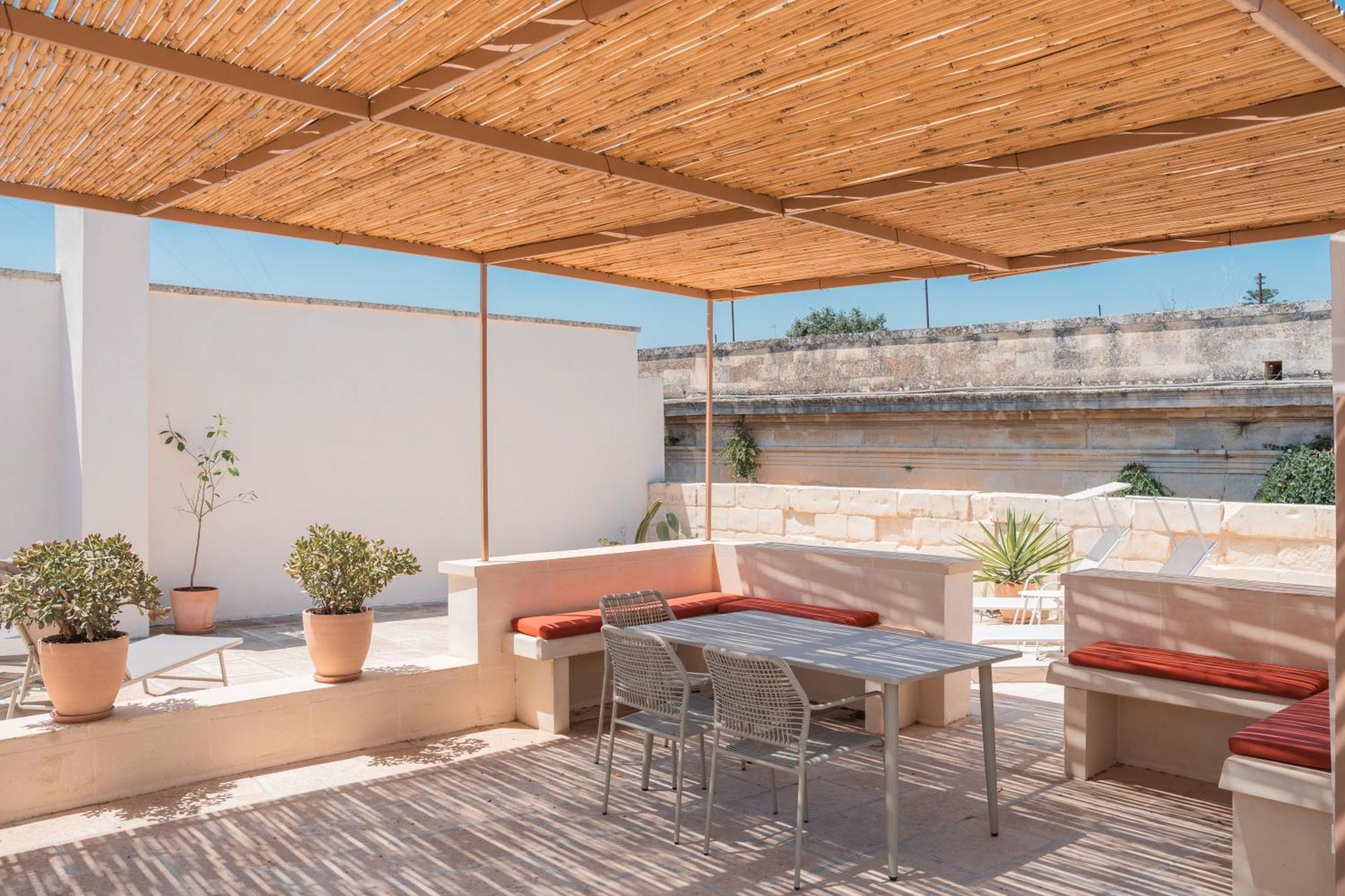 Lotus Apartment & Rooftop By Residence Colibri Lecce Bagian luar foto