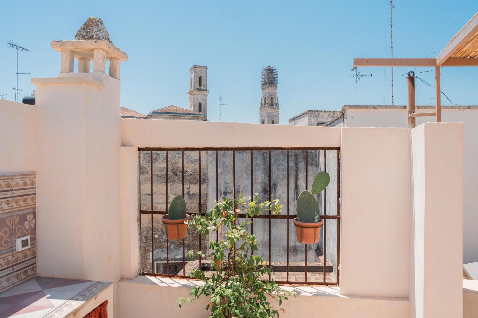 Lotus Apartment & Rooftop By Residence Colibri Lecce Bagian luar foto