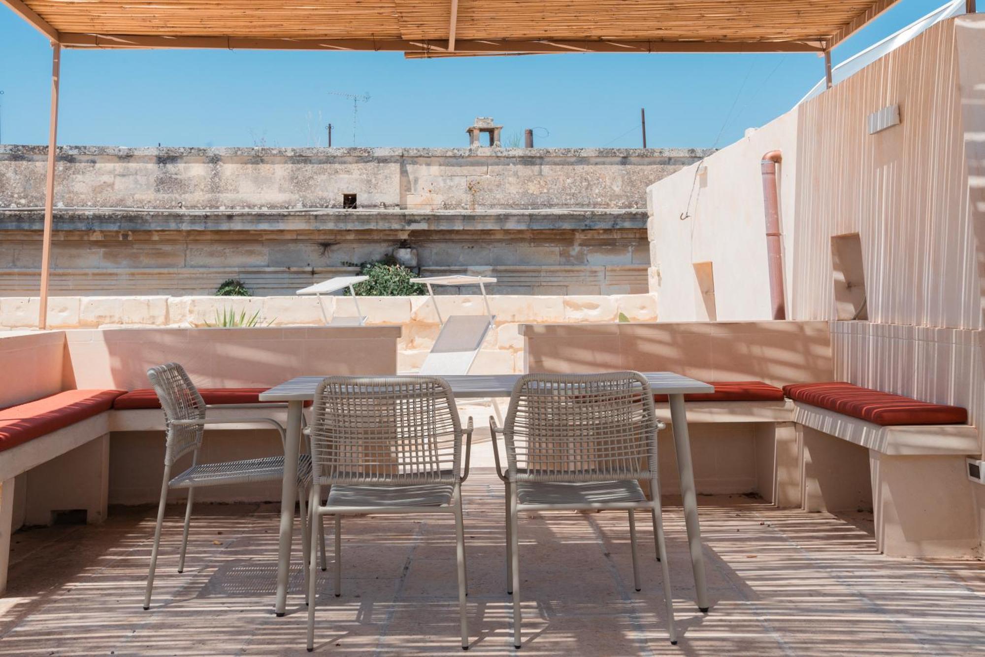 Lotus Apartment & Rooftop By Residence Colibri Lecce Bagian luar foto