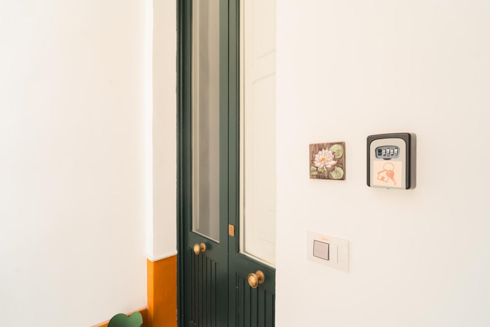 Lotus Apartment & Rooftop By Residence Colibri Lecce Bagian luar foto